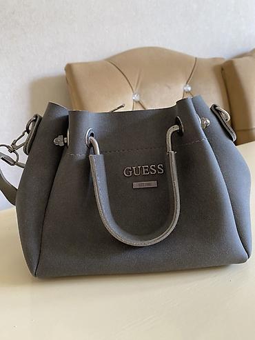 dəri çantalar: GUESS qadın əl çantası – boz rəng - Model: mini bucket/şopper — 1
