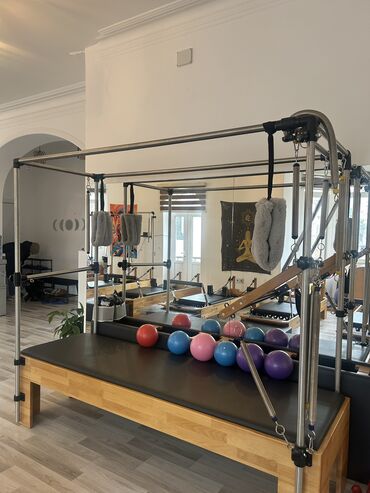 Digər trenajorlar: Pilates mesqləri üçün Cadillac reformer Əla vəziyyətdədir. Xanımlar