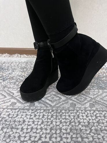 обувь женская зима: Ботинки и ботильоны Summergirl, 38, цвет - Черный