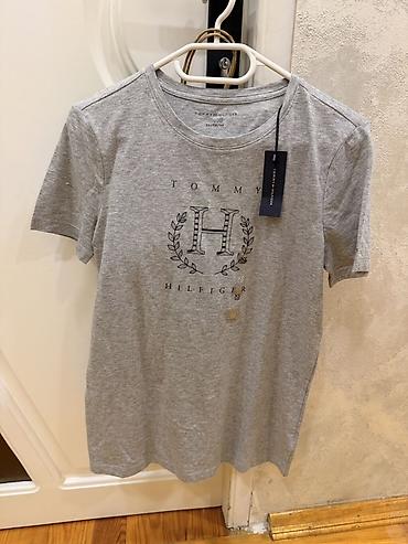 Футболки: Tommy Hilfiger qadın T‑şirtsi Geynilmeyib yenidir - Rəng: açıq boz — 2