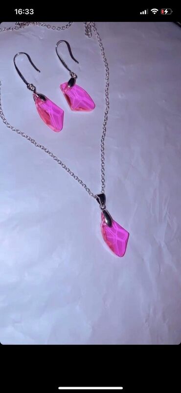 Setovi nakita: Kompleti nakita
Cena 1500din — 4