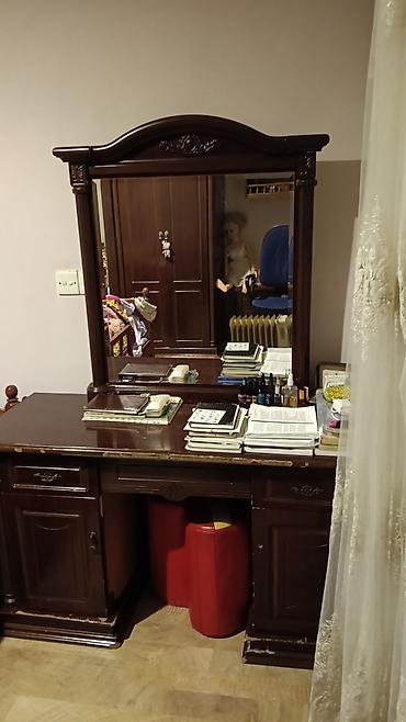 Klassik üslubda makiyaj/guşə masası və güzgü - Material: tünd qəhvəyi