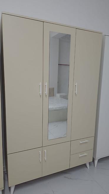 Bej rəngli paltar dolabı – güzgülü, çox bölməli - 4 qapılı
