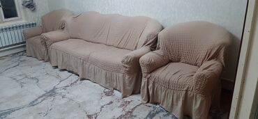 синий диван и 2 кресла: Диван-кровать, цвет - Бежевый, Б/у