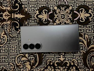 Мобильные телефоны: Samsung Galaxy Z Flip7, Б/у, 256 ГБ, цвет - Серебристый, 1 SIM — 4