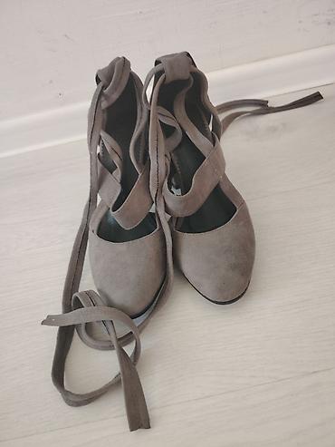 ayaqqabi 36: Qadın ayaqqabısı – bağlamalı baletka/loafer stili - Rəng: boz-taupe - — 1