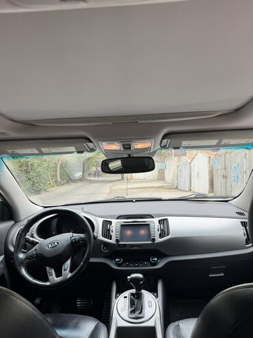 Kia: Kia Sportage: 0.2 l | 2015 il Universal — 12