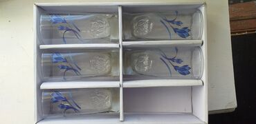 стаканы для холодных напитков: Продаю новые стаканы, 5 штук. Прочное стекло, декорированное синими