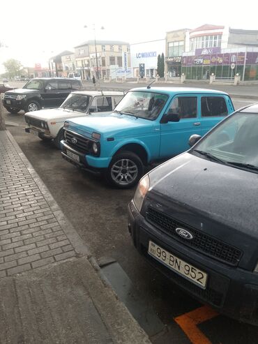 VAZ (LADA): LADA Niva (klassik kuzov) – parlaq mavi rəngdə, şəhər və off-road üçün — 7