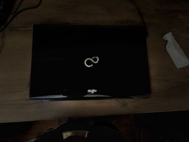 klaviatura qiymətləri: Intel Core i7, 8 GB, 15.6 "
