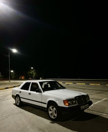 битый машына: Mercedes-Benz 220: 1988 г., 2.2 л, Механика, Бензин, Седан