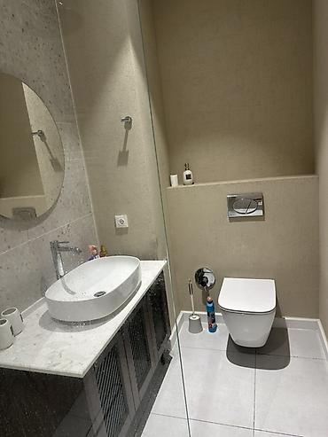 Hamam/tualet otağı üçün tam dəst - Divara quraşdırılan, düyməli gizli