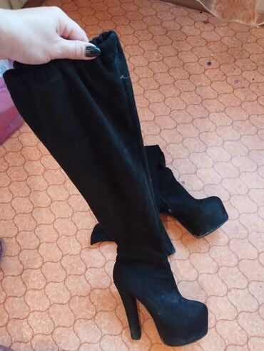 зимние женские ботинки: Ботинки и ботильоны 39, цвет - Черный