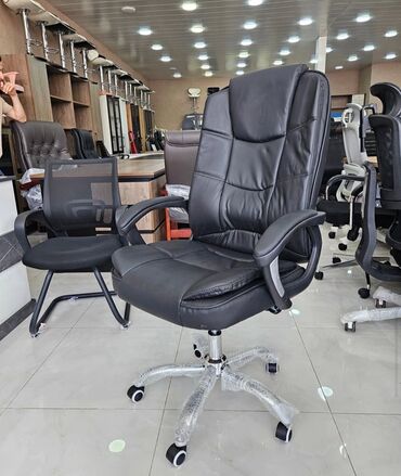 декоративная мебель: С колесиками, Рукояти не регулируются, Кожзаменитель