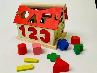 Игрушки: Сортер-будиночок - прекрасная деревянная игрушка, которая не только
