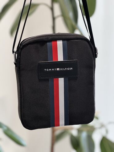 дорожные сумки на колёсах бишкек: Барсетка, Tommy Hilfiger, Материал: Тканевый материал, Съёмный ремень, Новый