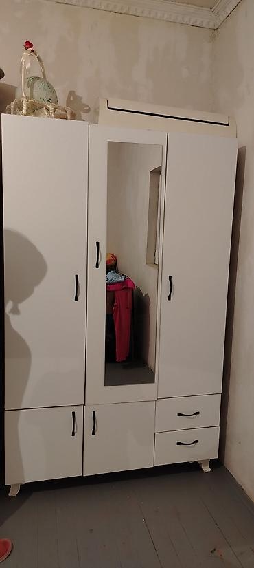 Ev üçün mebel: Yeni, 3 qapılı, Güzgülü, Ağ, Açılan, Düz dolab — 1