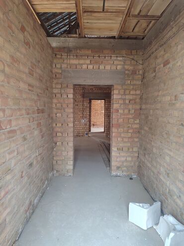 сдам частный дом без хозяина в бишкеке: Одноэтажный кирпичный дом под отделку. - Материал стен: полнотелый