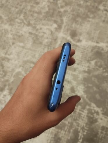 en ucuz telefon mağazaları: Mavi korpuslu smartfon Xüsusiyyətlər və dizayn: - Ekran: damla