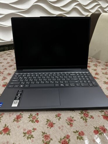 qizli kamera: Intel Core i7, 16 GB, 15.4 "