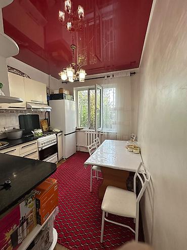 2 room flats: 📍 2 кабаттуу үйдүн 1-кабатында жайгашкан квартира сатылат ✨ Өзүнүн 2 — 8