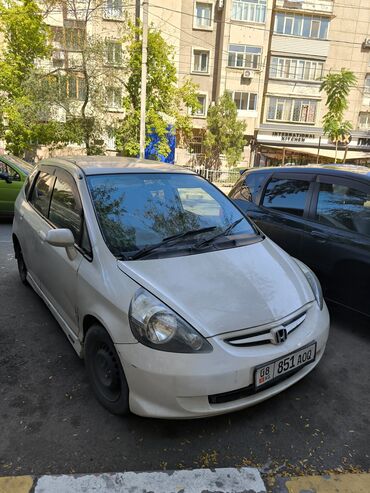 автомобиль для продажи: Honda Fit: 2003 г., 1.3 л, Вариатор, Бензин, Хетчбек