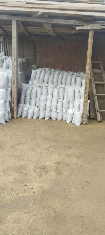 Kərpiclər: Kərpic(19×19×29)- 0.48 azn kərpic(10×19×19)- 0.26 azn kərpic(8×19×19)- -da lalafo.az — 4 Kərpiclər: Kərpic(19×19×29)- 0.48 azn kərpic(10×19×19)- 0.26 azn kərpic(8×19×19)- — 4