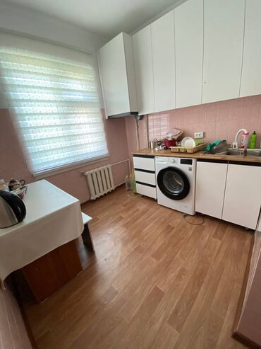 4х комнатные квартиры в бишкеке в Кыргызстан | Посуточная аренда квартир: 4 комнаты, 74 м², 105 серия, 5 этаж, Старый ремонт, Центральное отопление
