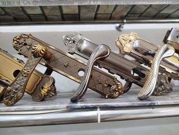 setka qapi: Zərif dizaynlı metal qapı dəstəkləri və mexanizmləri - Material