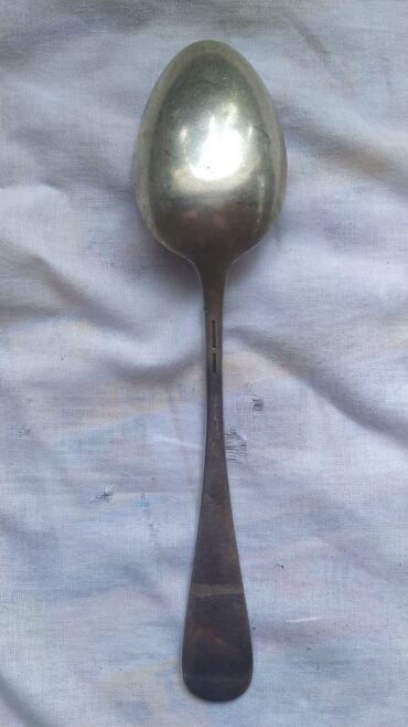 Süfrə ləvazimat dəstləri: Klassik naxışlı süfrə dəsti – qaşıq və çəngəllər - Tərkib: 3 ədəd iri — 9