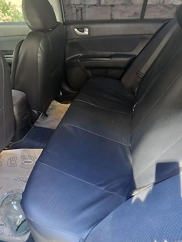 Hyundai: Hyundai Sonata sedan – gümüşü rəng, 5 qapı, ön çəkişli. Texniki və — 9