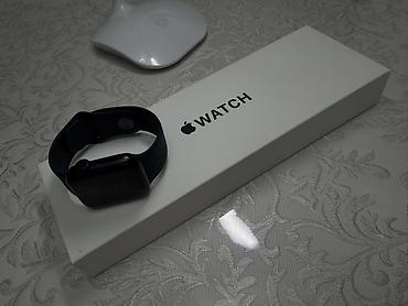 Apple Watch: Apple Watch SE 3— умные часы в темном синим цвете с темно‑синим — 2