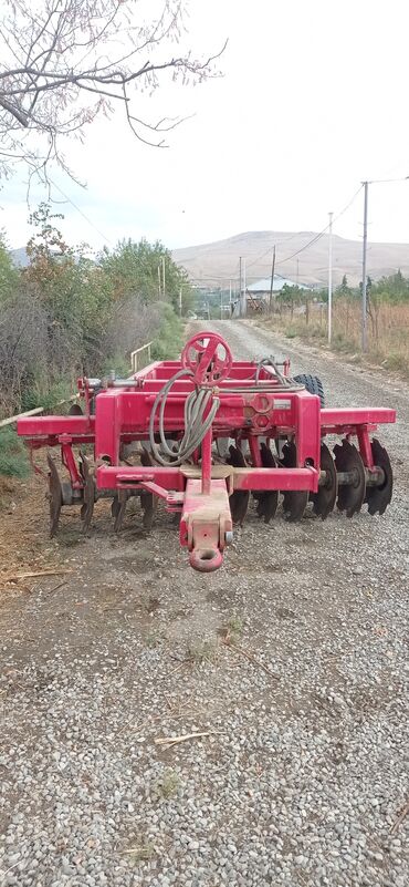 işlənmiş traktor: SƏNƏDİ Var Razılaşma yolu ilə Cansa markasına aid qırmızı rəngli