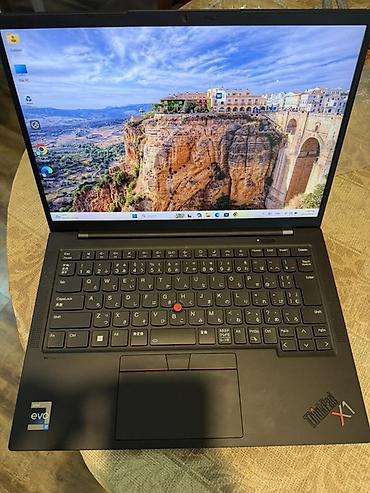 iphone xe: Lenovo ThinkPad X1 Carbon noutbuku - Seriya: ThinkPad X1 (loqosu üst — 1