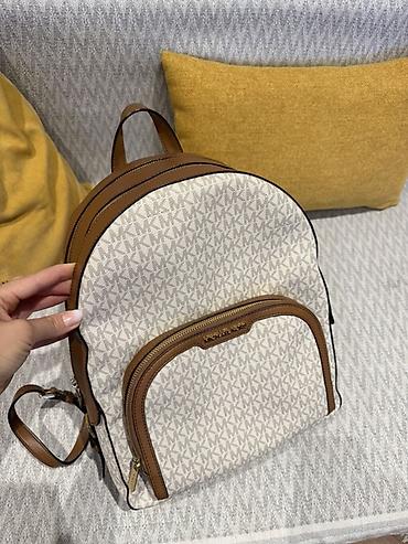 Michael Kors qadın bel çantası/ruksak - Dizayn: Brendin “MK” monoqram lalafo.az -da Michael Kors qadın bel çantası/ruksak - Dizayn: Brendin “MK” monoqram