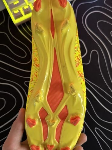 Məhsul: Adidas futbol butsası (şnayzerli), orta boğazlı model - Rəng