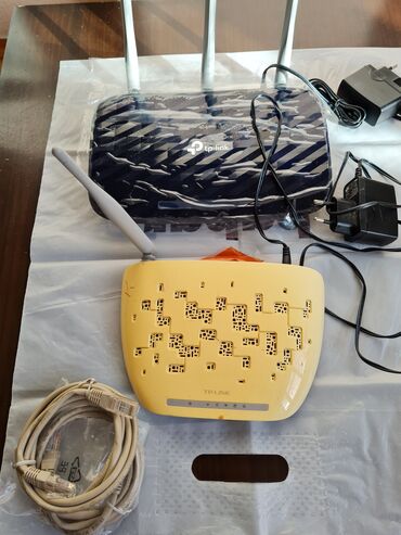 Modemlər və şəbəkə avadanlıqları: Wifi aparatları tp-link router. Qara olan demək olar təzədir. Çox az