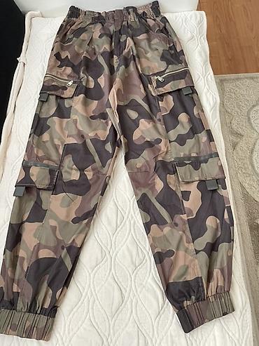 osiris patike: ZARA cargo pantalone – vojnički (kamuflažni) print - Model: cargo — 2