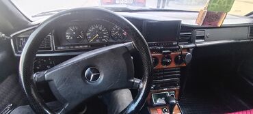 Mercedes-Benz: Mercedes-Benz 190: 2 l | 1990 il Sedan