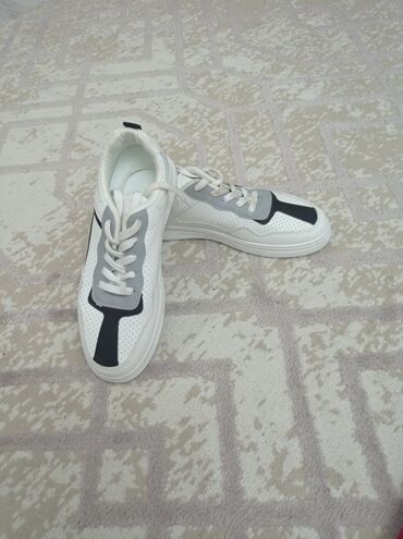 кроссовки белые: Новые