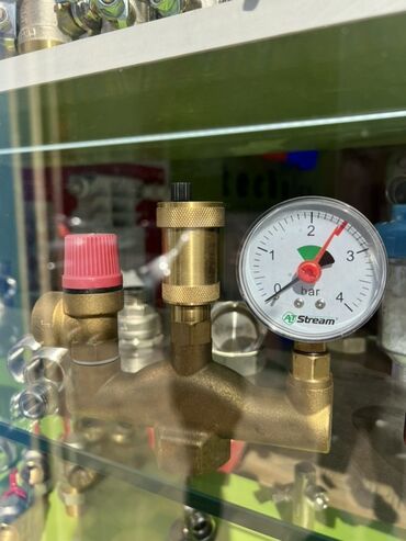 редуктор газовый кислородный: Сактагыч клапан, Материалы: Латунь