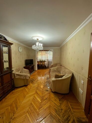 Bıçaqlar: Bakı, 8-ci mikrorayon, 3 otaqlı, Köhnə tikili, m. Azadlıq Prospekti, 65 kv. m