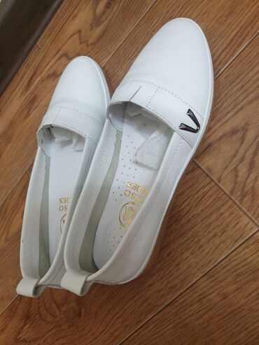обувь 19 размер: Новые кожаные балетки, размер 37 
Цена 1400с