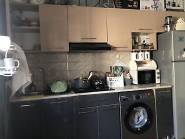 swizer soyuducu: Gümüş rəngli iki qapılı soyuducu - Yuxarıda dondurucu, aşağıda əsas — 1