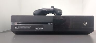 х box: Игровая консоль Microsoft Xbox One (первое поколение) с беспроводным