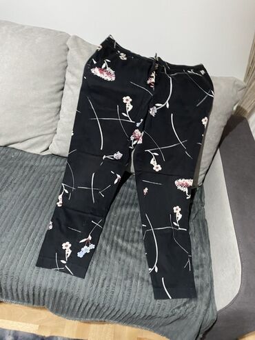 Haljine: Elegantna crno-zlatna haljina na pruge - Model: koktel/večernja — 27