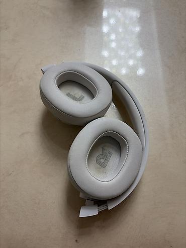 jbl колонки в баку: JBL over-ear qulaqcıq, ağ rəng. Xüsusiyyətlər: - Simli qoşulma: USB-A — 3