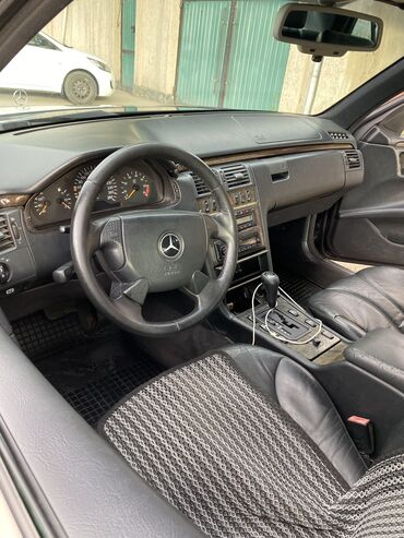 авто аварийном состоянии: Mercedes-Benz E 420: 1997 г., 4.2 л, Автомат, Бензин, Седан