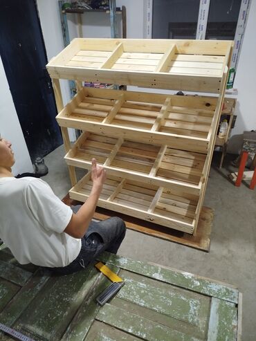 Строительный кирпич: Стелажы для овощей из дерева — 11