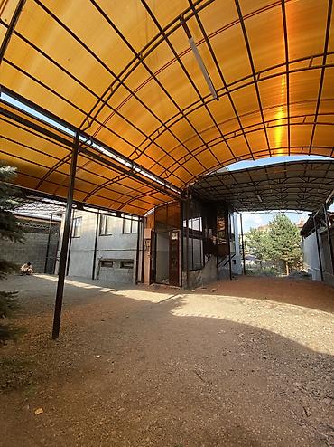 Продажа коттеджей и домов: 🏡 Үй сатылат! 📍 Дарек: Ош Обл Фуркат кичи району. ул Амана Акматова — 5